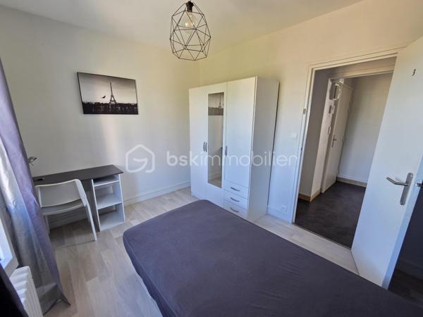 Magnifique Appartement de type T5 de 98m² à Nevers.
Situé dans un quartier calme et prisé,, proche de toutes les écoles et du réseau urbain, au troisème étage d'une résidence sécurisée sans ascenseur, vous tomberez littéralement sous le charme de ce magnifique appartement type F5 d'une surface habitable de 98m2 intégralement rénové
avec goût de manière très contemporaine.
Il propose une entrée dont le dégagement dessert deux premières chambres de 9m²..
Cette entrée dessert également une grande cuisine aménagée et équipée qui comprend une partie de cellier, ainsi qu'un grand salon séjour de 26m² dont la porte fenêtre donne sur un balcon bien exposé avec une belle vue sur le parc arboré de la copropriété.. Du salon séjour, un large dégagement dispose d'un grand placard  penderie, pour le côté pratique Ce dégagement dessert un wc indépendant, une salle d'eau rénovée, puis  ainsi que 2 chambres (10, 12m²) dont une dispose d'un vrai espace dressing. 
Pour agrémenter le tout, l'appartement dispose d'un joli balcon exposé au sud est sans vis-à-vis pour profiter de chaque rayon de soleil.
Cet appartement dispose de revêtements de sol de type carrelage (salle d'eau) et linoléum sur le reste des pièces.
Il dispose d'un chauffage urbain compris dans les charges de copropriété .
Il possède également une cave individuelle

Les plus de cet appartement :
Son aménagement avec goût, il n'y a plus qu'à poser ses valises 
Le quartier proche de toutes commodités et des écoles lycées et collège de Nevers,.
Aucun travaux à prévoir, chauffage compris dans les charges de copropriété, environnement très calme , nombreux rangements, résidence sécurisée, interphone.

Photos supplémentaires disponibles sur BSK IMMOBILIER > Nos conseillers > Olivier FRESLON.
Pour tout renseignement complémentaire ou pour une visite, contactez moi au 07.62.78.13.13

Idéal pour un premier investissement, ou pour du locatif en colocation, cet appartement est une opportunité très rare à saisir dès maintenant!