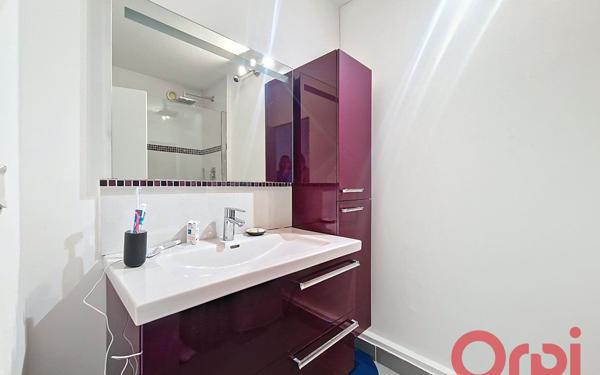 Appartement à louer    3 pièces •  Lyon 8