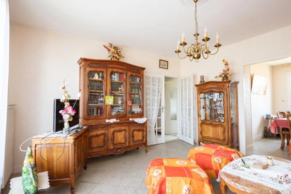 03410 - DOMÉRAT - MAISON - 3 CHAMBRES - TERRAIN 697 M² - GARAGE - DÉPENDANCES - PROCHE COMMERCES