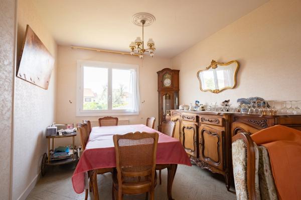 03410 - DOMÉRAT - MAISON - 3 CHAMBRES - TERRAIN 697 M² - GARAGE - DÉPENDANCES - PROCHE COMMERCES