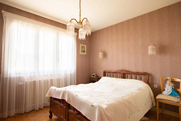 03410 - DOMÉRAT - MAISON - 3 CHAMBRES - TERRAIN 697 M² - GARAGE - DÉPENDANCES - PROCHE COMMERCES