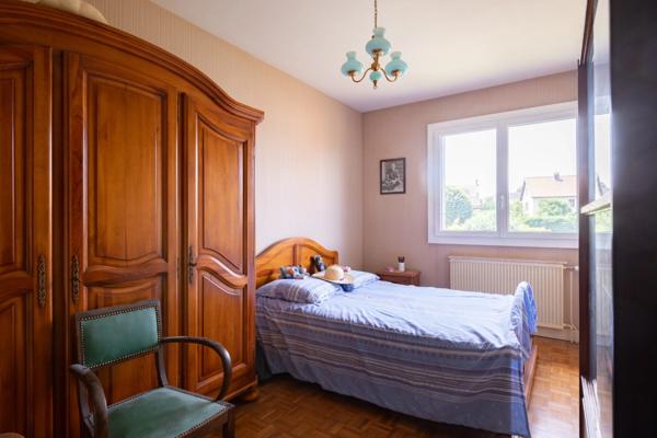 03410 - DOMÉRAT - MAISON - 3 CHAMBRES - TERRAIN 697 M² - GARAGE - DÉPENDANCES - PROCHE COMMERCES