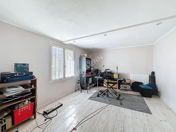 Maison d'Exception en Pierre avec Dépendances, Jardin Clos et Potentiel Piscine Jaunay-Marigny