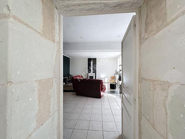 Maison d'Exception en Pierre avec Dépendances, Jardin Clos et Potentiel Piscine Jaunay-Marigny