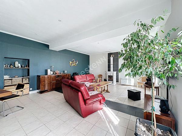 Maison d'Exception en Pierre avec Dépendances, Jardin Clos et Potentiel Piscine Jaunay-Marigny