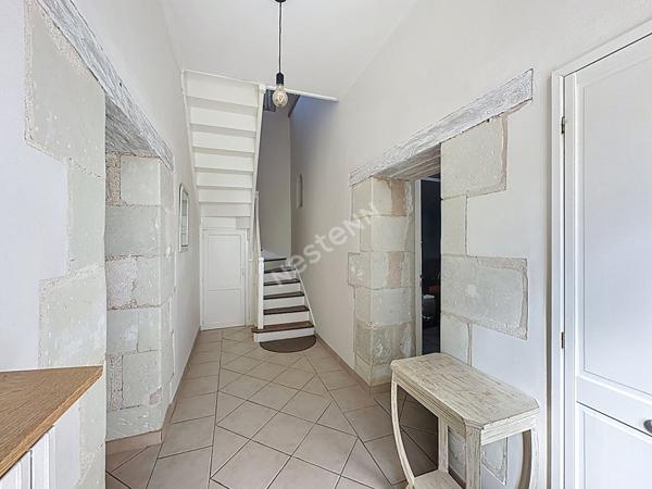 Maison d'Exception en Pierre avec Dépendances, Jardin Clos et Potentiel Piscine Jaunay-Marigny