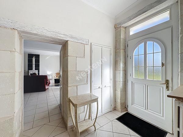 Maison d'Exception en Pierre avec Dépendances, Jardin Clos et Potentiel Piscine Jaunay-Marigny