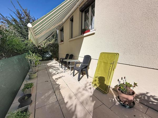 Potentiel, 3 chambres, sous-sol total, beau jardin