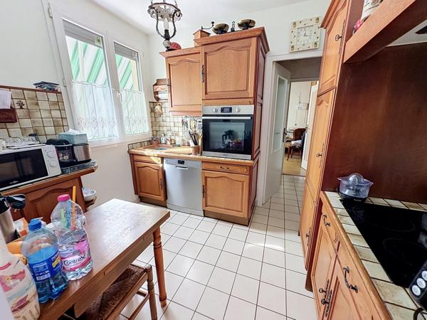 Potentiel, 3 chambres, sous-sol total, beau jardin