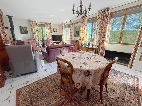 Potentiel, 3 chambres, sous-sol total, beau jardin