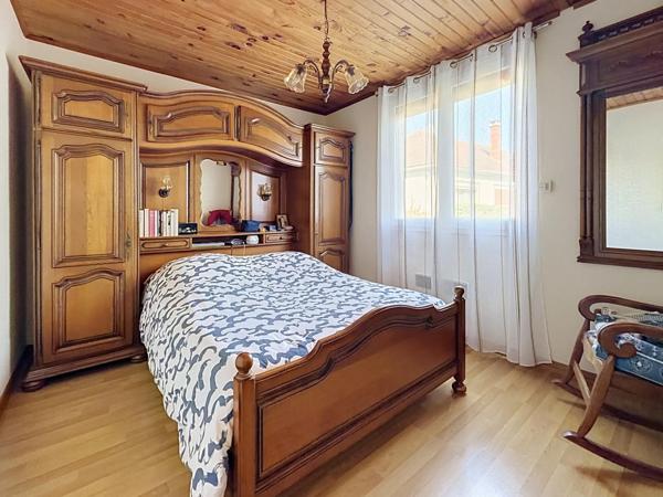 Potentiel, 3 chambres, sous-sol total, beau jardin