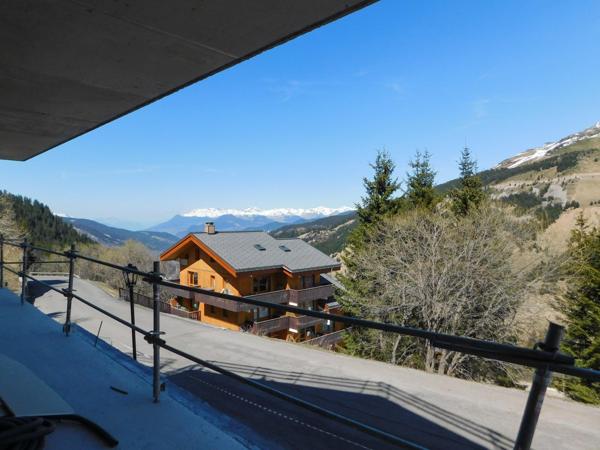 Appartement neuf luxe T4 parking local ski cave