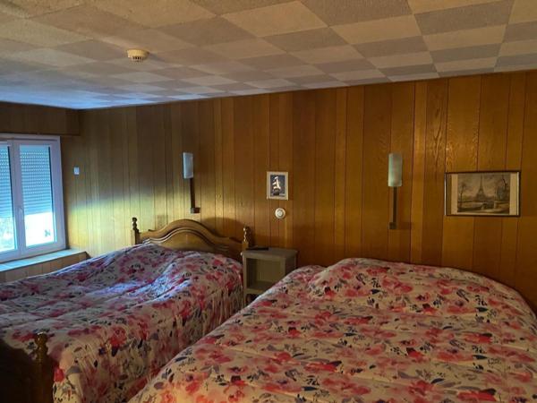 restaurant au bord d'une route principale ,avec 50 places de parking