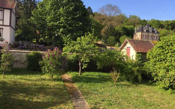 Maison à vendre    8 pièces •  Épône