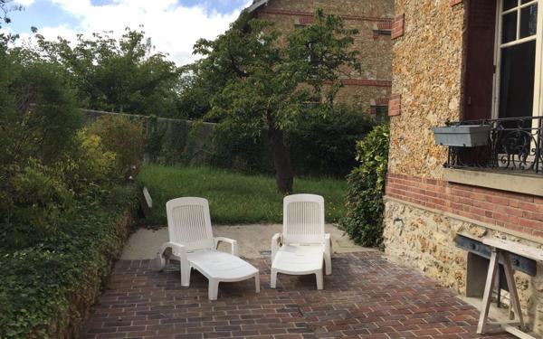 Maison à vendre    8 pièces •  Épône