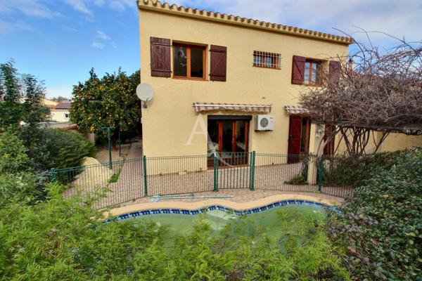 À VENDRE VILLA DE TYPE F4 D'UNE SURFACE DE 115 M² SUR TERRAIN 3 FACES de 385 M² AVEC PISCINE ET GARAGE