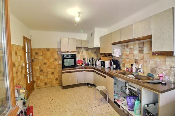 À VENDRE VILLA DE TYPE F4 D'UNE SURFACE DE 115 M² SUR TERRAIN 3 FACES de 385 M² AVEC PISCINE ET GARAGE