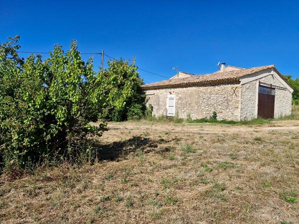 Mas de hameau avec grand terrain et vue