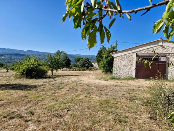 Mas de hameau avec grand terrain et vue