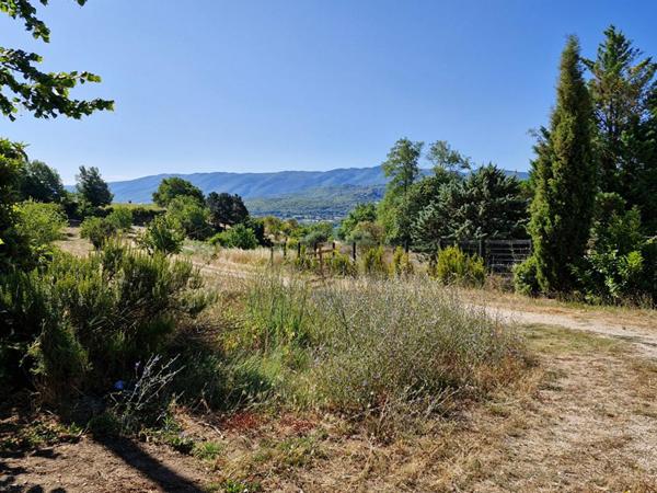 Mas de hameau avec grand terrain et vue