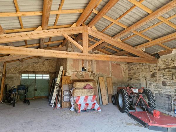 Mas de hameau avec grand terrain et vue