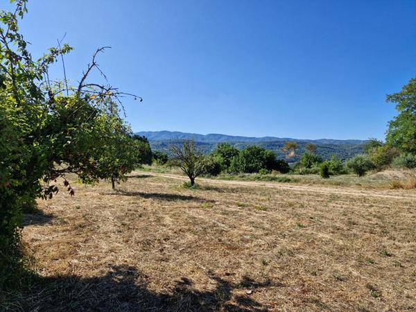 Mas de hameau avec grand terrain et vue