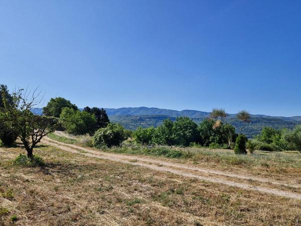 Mas de hameau avec grand terrain et vue