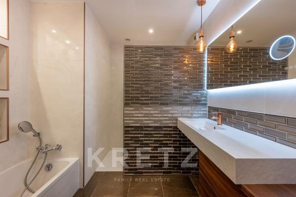 Propriété contemporaine aux volumes remarquables.