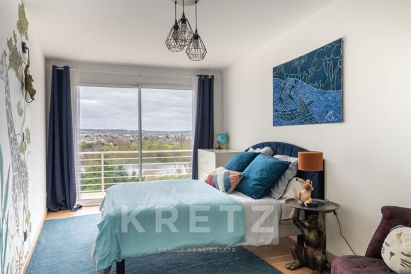 Propriété contemporaine aux volumes remarquables.