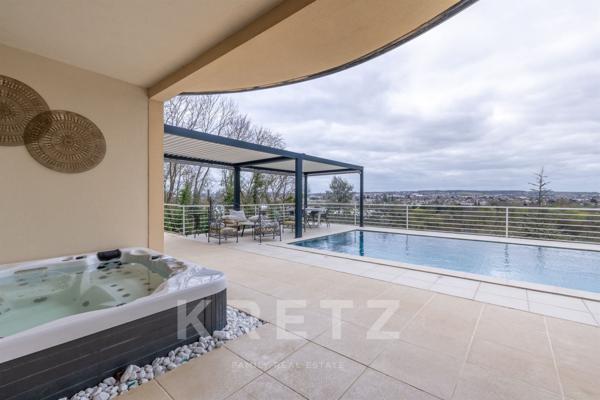 Propriété contemporaine aux volumes remarquables.