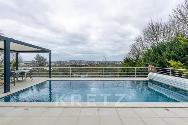 Propriété contemporaine aux volumes remarquables.