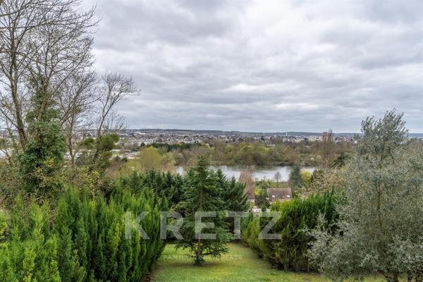 Propriété contemporaine aux volumes remarquables.