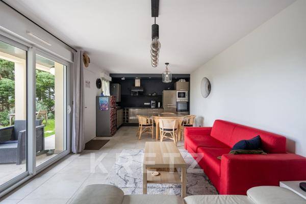 Propriété contemporaine aux volumes remarquables.