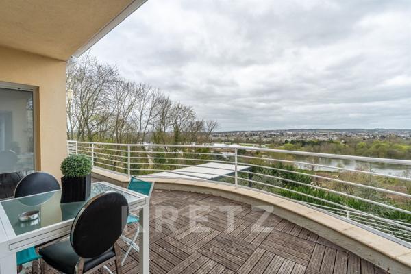 Propriété contemporaine aux volumes remarquables.