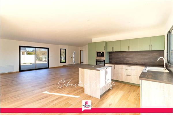 CONTRES- belle maison de plain-pied avec 3 chambres-cellier-garage