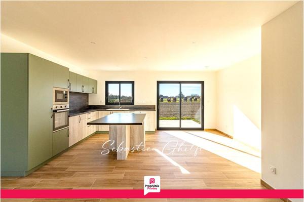 CONTRES- belle maison de plain-pied avec 3 chambres-cellier-garage