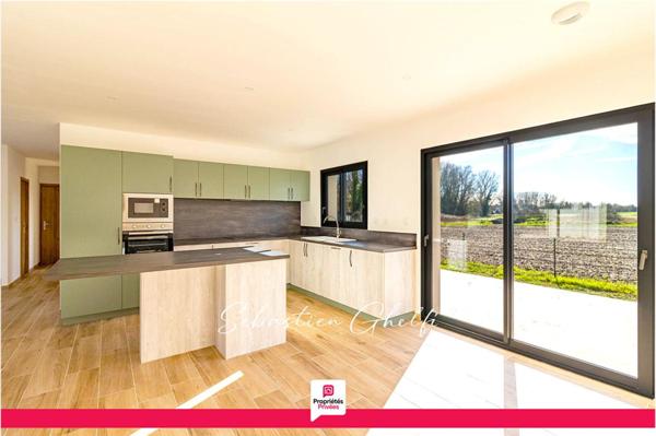 CONTRES- belle maison de plain-pied avec 3 chambres-cellier-garage