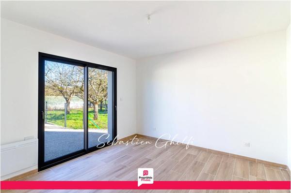 CONTRES- belle maison de plain-pied avec 3 chambres-cellier-garage