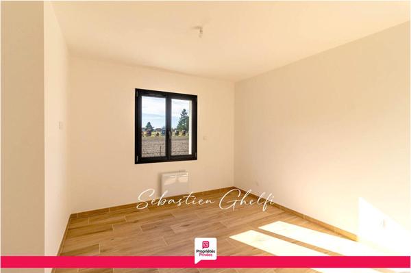 CONTRES- belle maison de plain-pied avec 3 chambres-cellier-garage