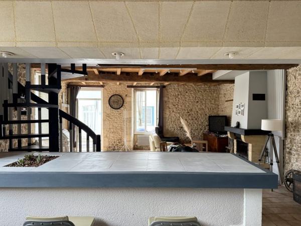 Maison maison de bourg Arces 92 m²