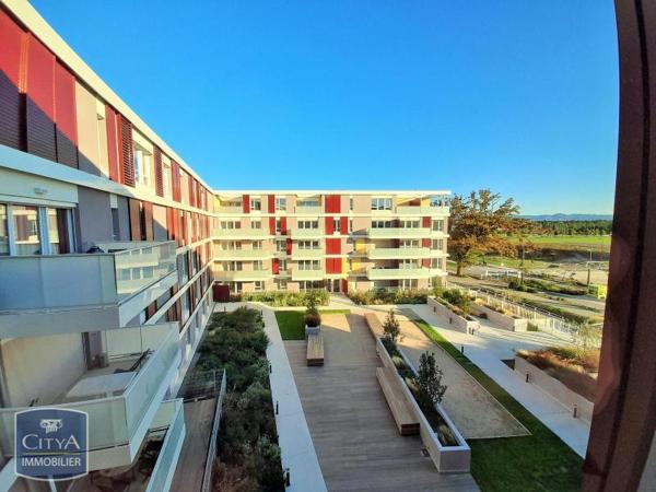 Appartement à louer 4 pièces 79.9m²