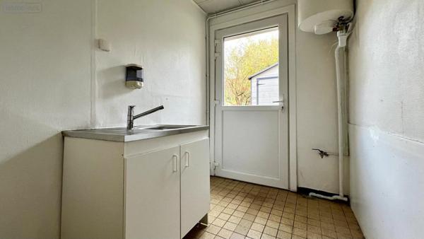 Local Professionnel et commercial à vendre à Templeuve-en-Pévèle dans le Nord (59242), ref : VP072-59028