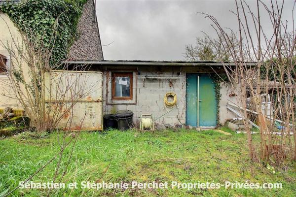 Maison à rénover 3 chambres sur 582 m2 de terrain