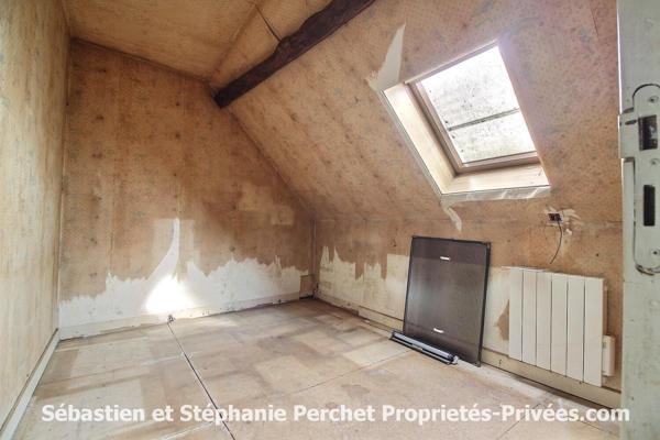 Maison à rénover 3 chambres sur 582 m2 de terrain