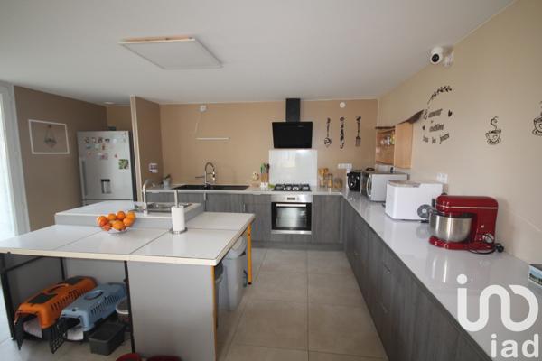 Maison de village 5 pièces de 175 m² à Landes (17380)