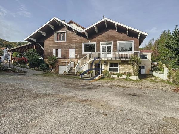 Vente                                                      Fonds de commerce
                        
                     5 pièces                      440 m2                     à Crémieu