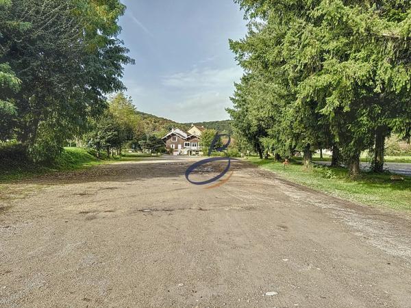 Vente                                                      Fonds de commerce
                        
                     5 pièces                      440 m2                     à Crémieu