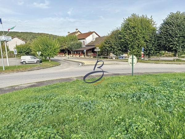 Vente                                                      Fonds de commerce
                        
                     5 pièces                      440 m2                     à Crémieu