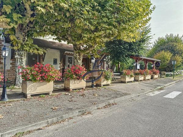 Vente                                                      Fonds de commerce
                        
                     5 pièces                      440 m2                     à Crémieu