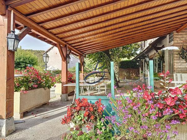 Vente                                                      Fonds de commerce
                        
                     5 pièces                      440 m2                     à Crémieu